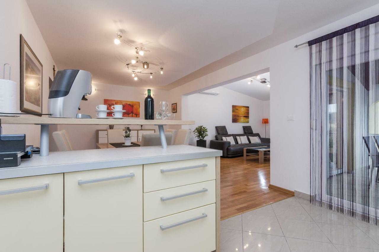 Apartment Natalie Sea View With 3 Bedrooms And Everything Is Air-Conditioned 살리 외부 사진